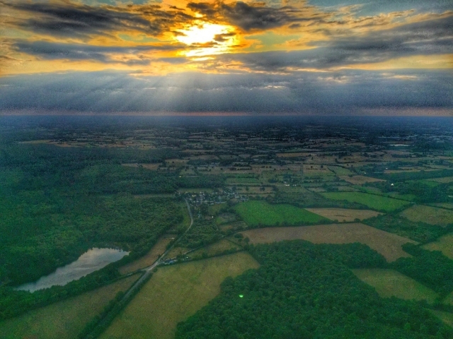  The sun breaks through the clouds 