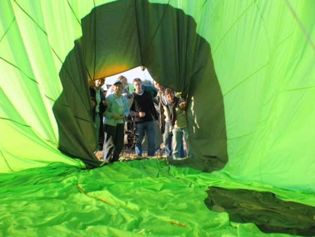  Inflação do balão de ar quente 