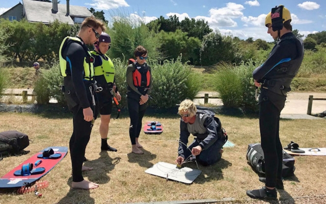  Kitesurfen lernen mit einem Lehrer 