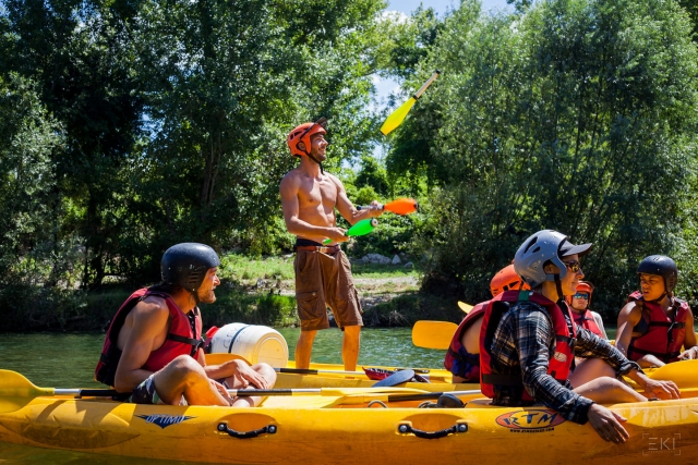  Viaje en kayak con amigos 