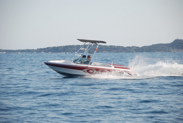 Bateau tracteur