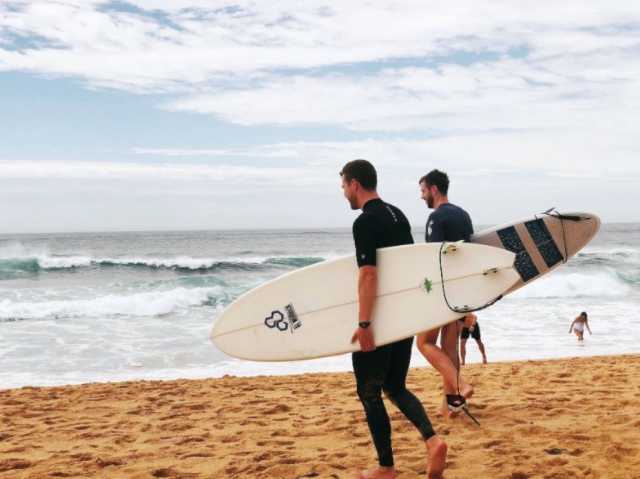 Genießen Sie einen idealen Surfspot für Anfänger und Fortgeschrittene 