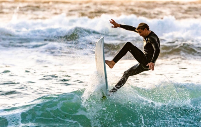  Üben Sie verschiedene Fertigkeiten mit unserer Surfsession Das Fachwissen des Lehrers hilft Ihnen dabei, Fortschritte zu machen und Spaß am Surfen zu haben