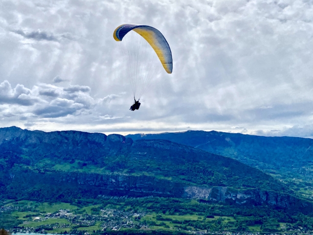 Children's paragliding over the mountains 