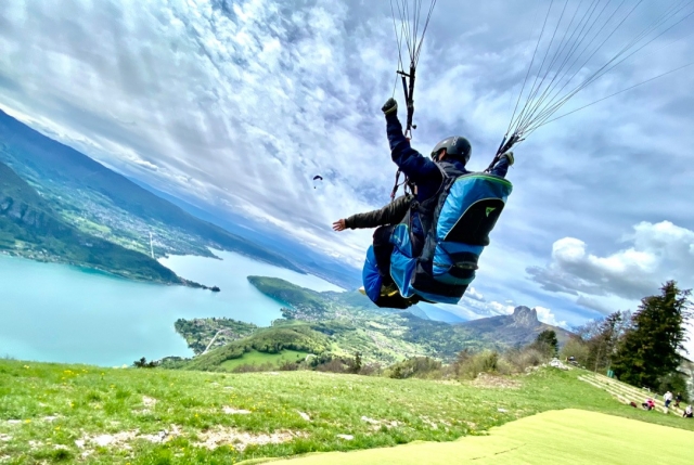  Paragliding flight over Lake Annecy