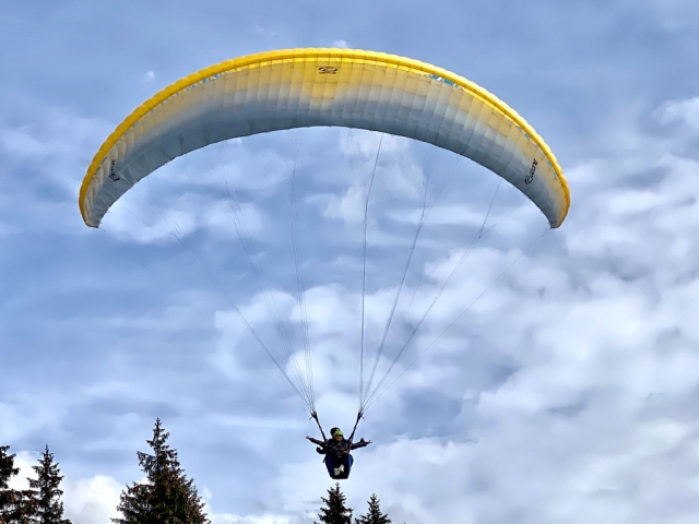  Vuelo ascendente en parapente Annecy