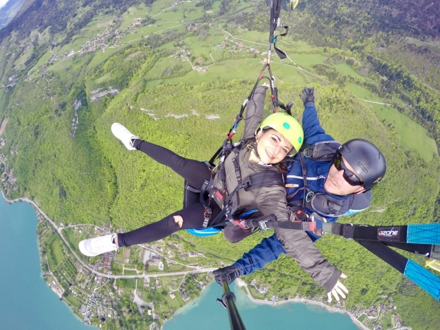  Sie verlassen den Flug mit Fotos und Videos Ihres Fluges 