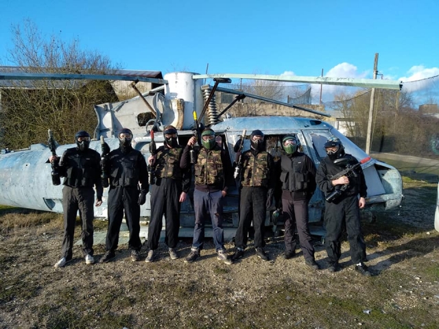  Paintball players 