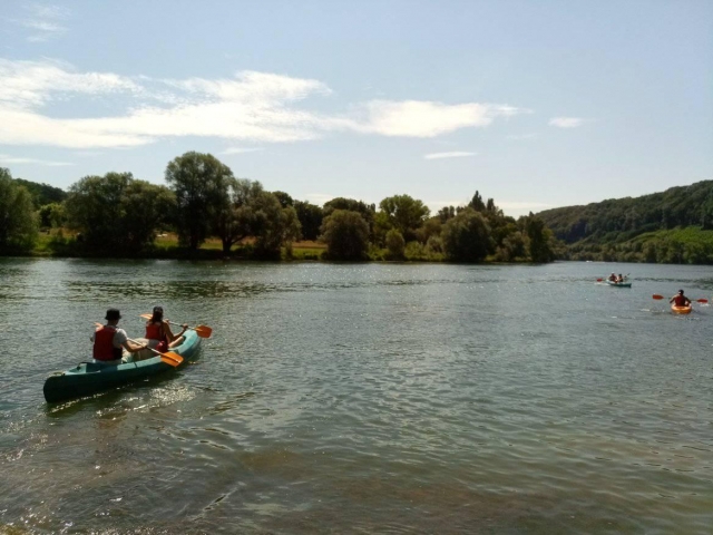  Canoe hike 