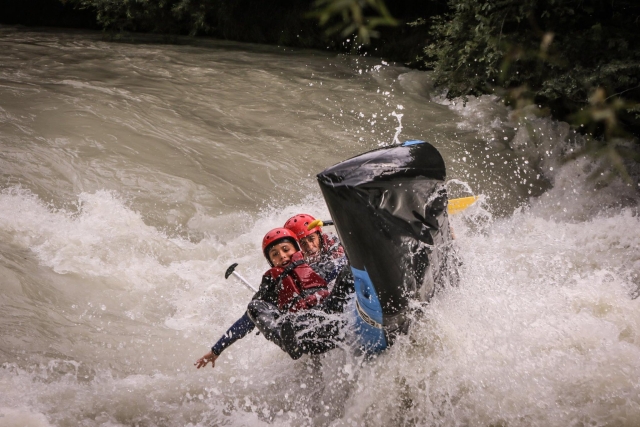 Haben Sie keine Angst, ins Wasser zu fallen, es ist fast unvermeidlich! 