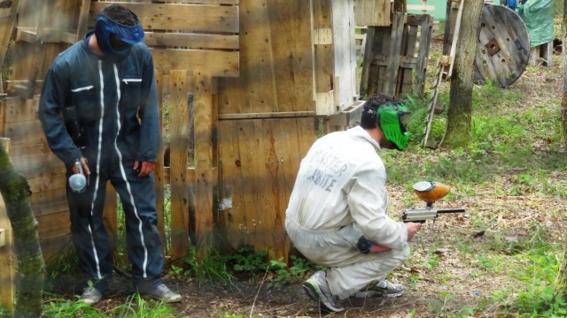  Paintball players