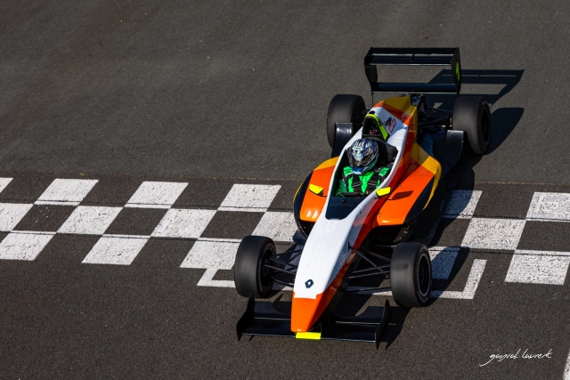  La tua auto per questa attività: LaFormule Renault 2 