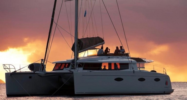  Catamaran no pôr do sol -9999- barcos de vela de qualidade 