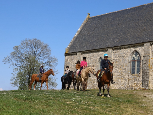  Visita ai villaggi a cavallo 