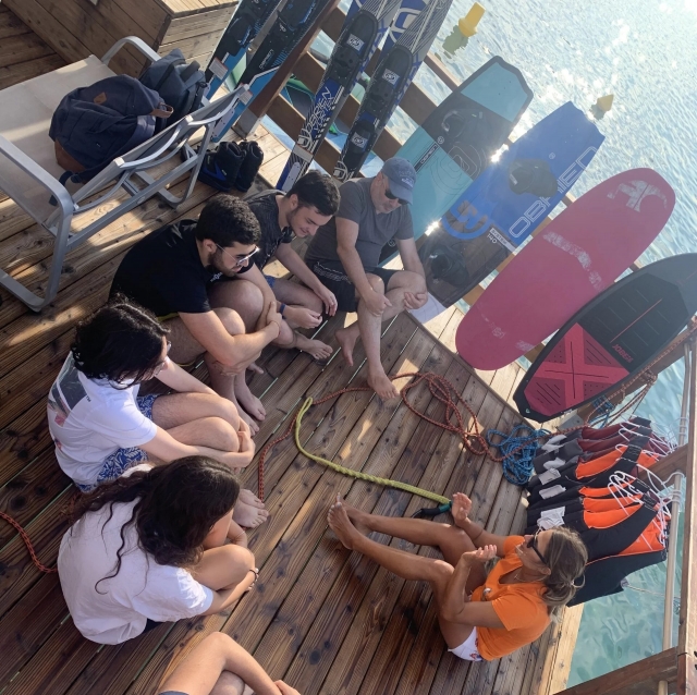  团体活动期间的简短介绍