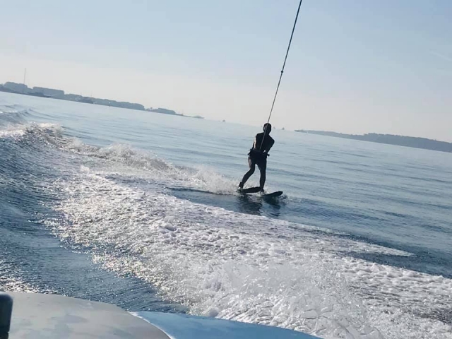  戛纳滑水 