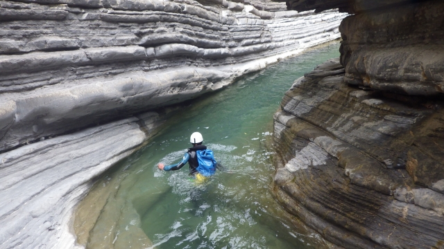 Passage dans des Canyons étroits