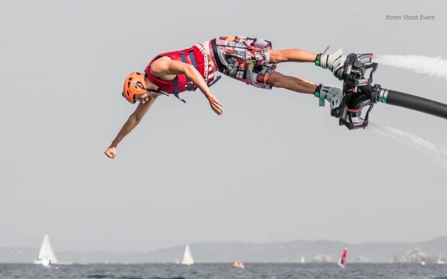 Figure en flyboard