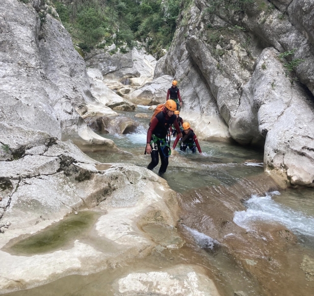  维苏比 (Bollène Vésubie) 峡谷溪降 