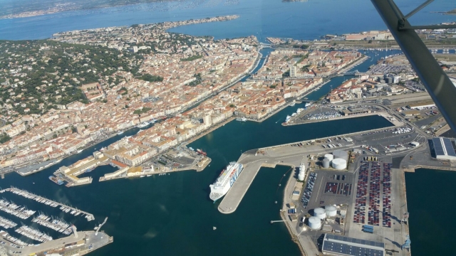  Flug über die Stadt Sète 