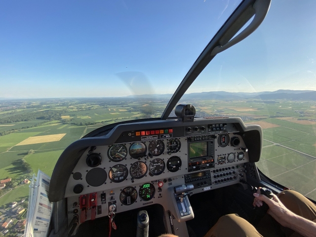 Vista dalla cabina di pilotaggio dell'elicottero 