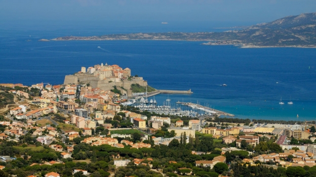  Scoprire Calvi dall'alto 