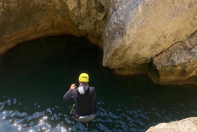 Nage dans la canyon