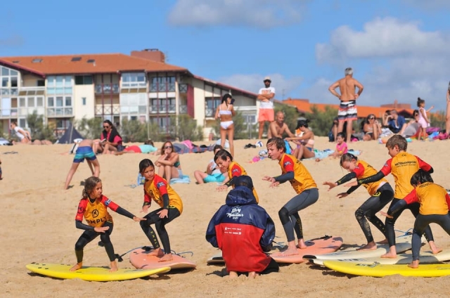Lições coletivas de surf 