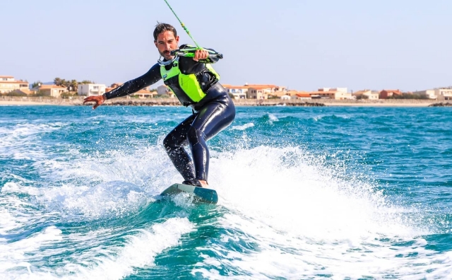  Come and glide on the waves 