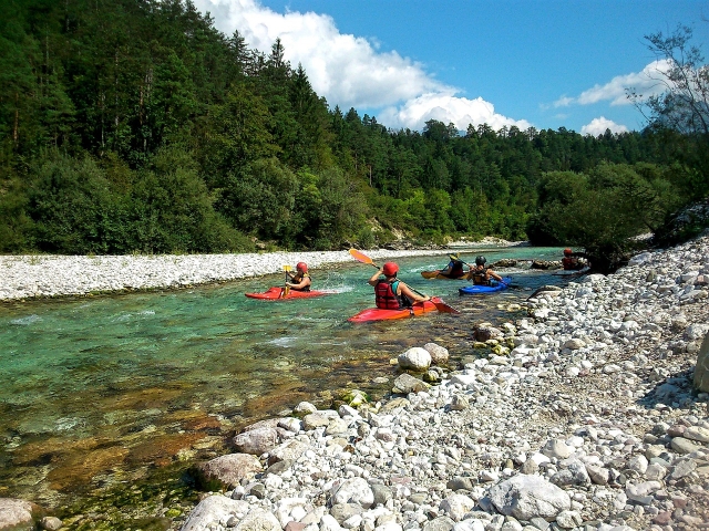  Wunderschönes smaragdgrünes Wasser 