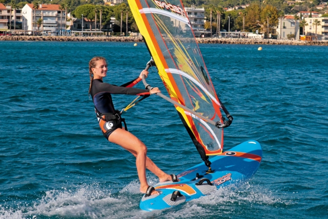  Vela con windsurf 