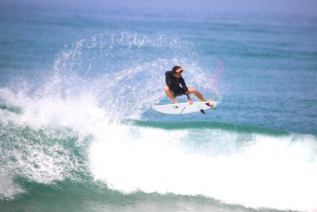 Surfea el Océano Atlántico 