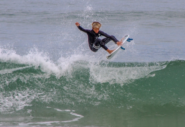 Espectacular figura de surf 