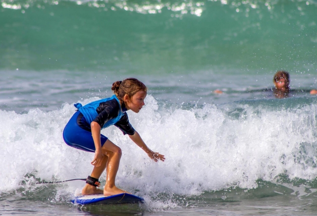  Clases de surf para niños 