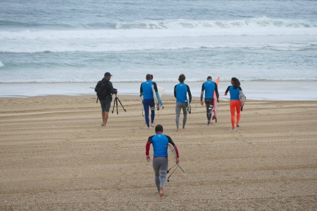 Surfeando en el Océano Atlántico 