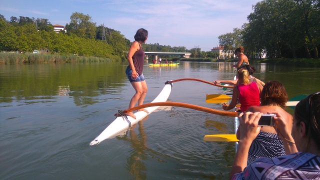 Vela in canoa hawaiana 