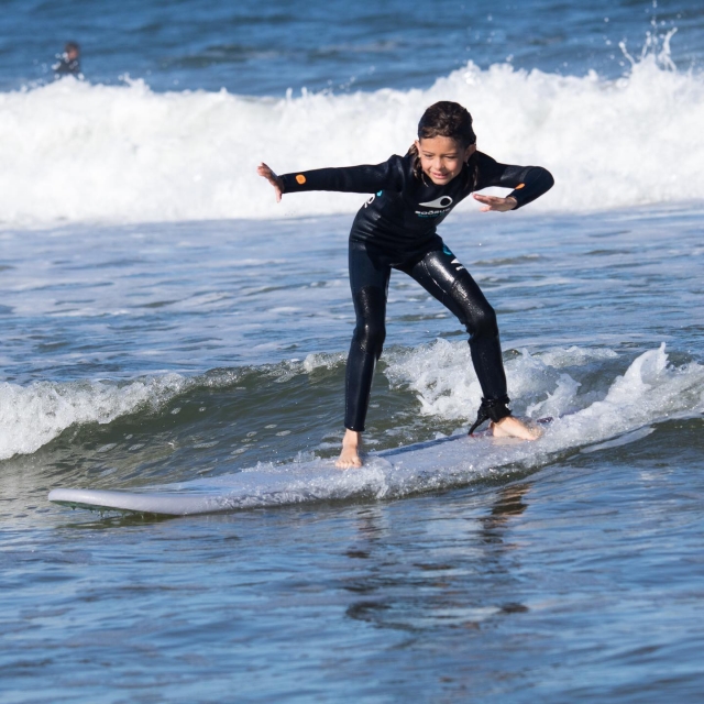  Child surfing 