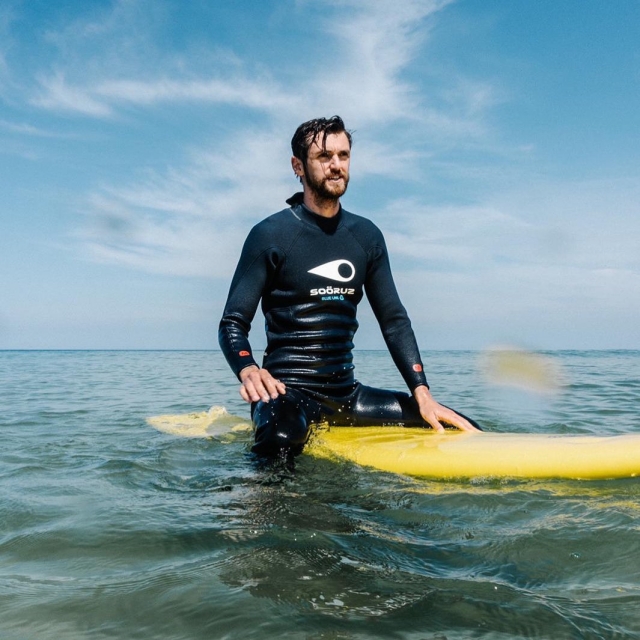  Surf rest in the open sea 