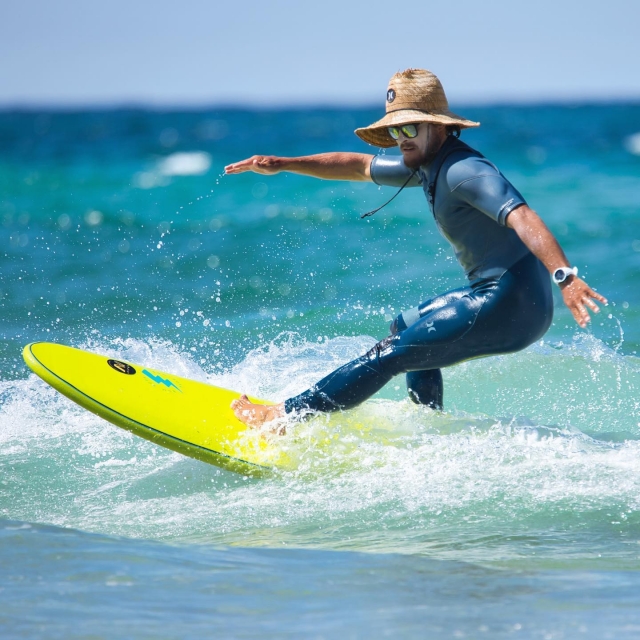  Surf instructor demonstration 