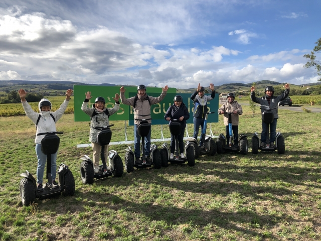  I partecipanti sono felici di fare questo giro in segway 