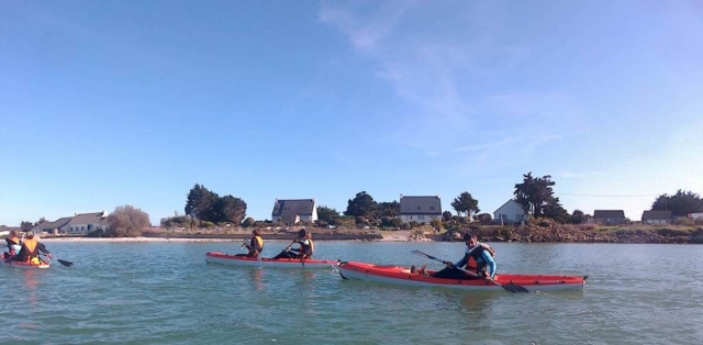  Kayak rosso sulla baia