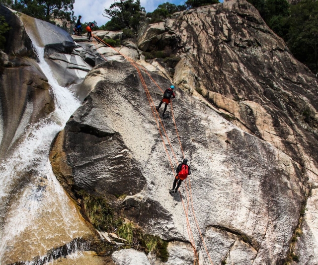  Hacer rápel La cascada