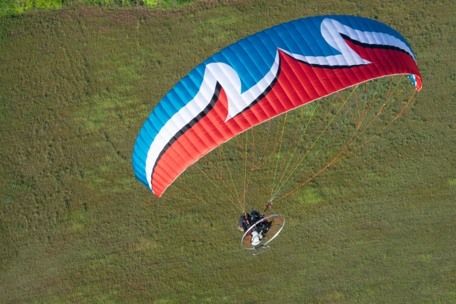  Aerial excursion in a paramotor 