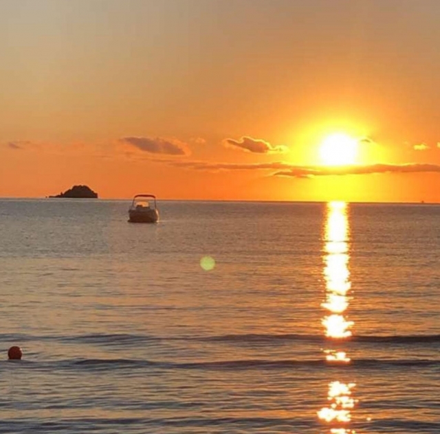  Sunset on the sea 