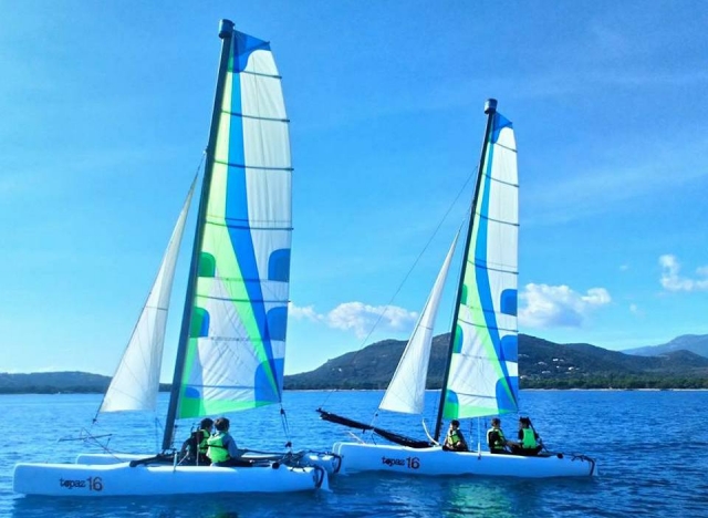 Faire du catamaran Topaz