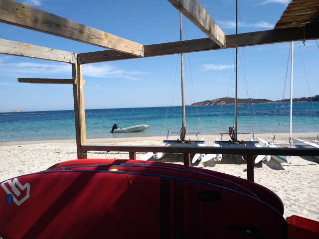  皮纳雷洛海滩上的小屋 