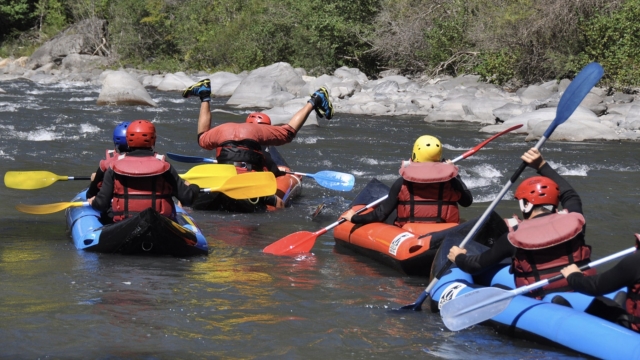  Gruppo gita in canoa con hot dog 