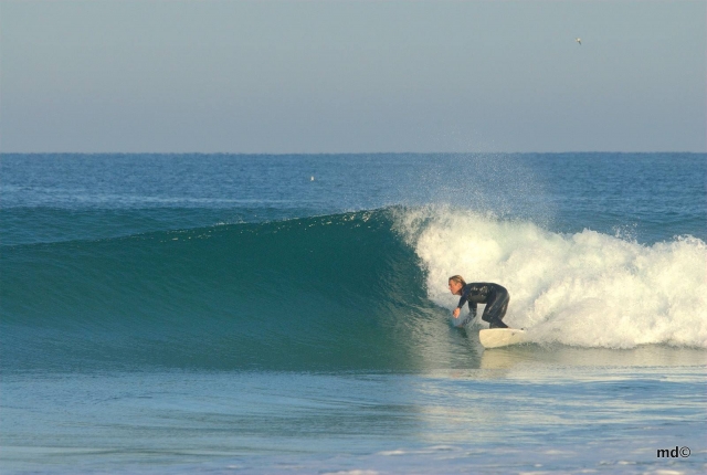  在大西洋比利牛斯山脉冲浪 