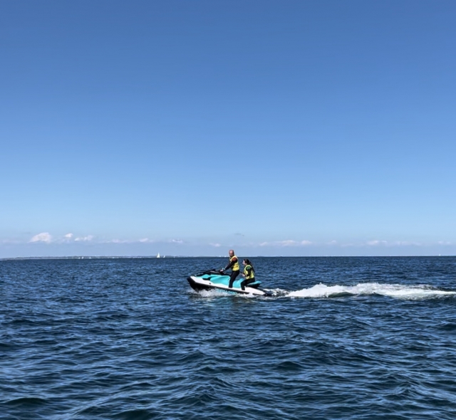  跨越海浪 