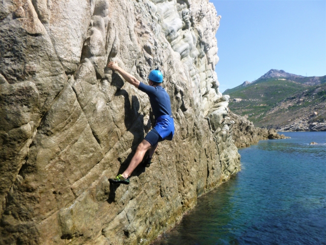  Búlder junto al mar en Calvi